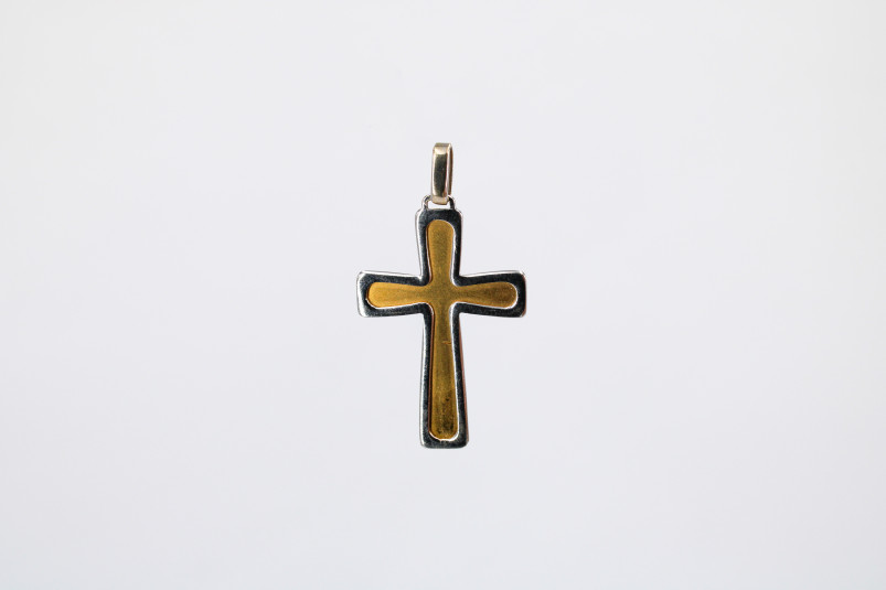 Cruz de oro combinado de 18k. de segunda mano. Joyería de ocasión | ROYALHYSTERIA