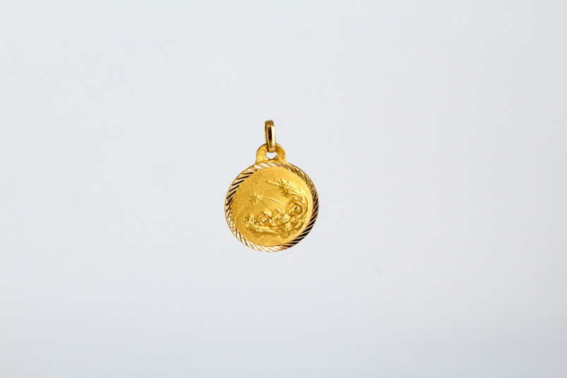 Medalla de oro de 18k. de segunda mano. Joyería de ocasión | ROYALHYSTERIA