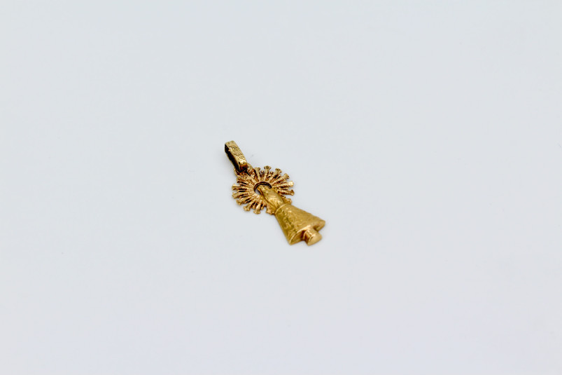 Colgante de oro de 18k. de segunda mano. Joyería de ocasión | ROYALHYSTERIA