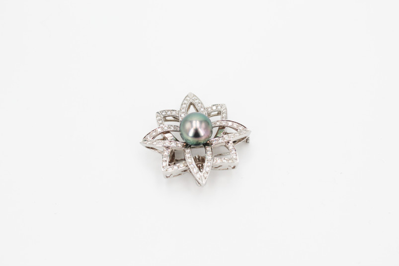 Broche de oro blanco de 18k. de segunda mano. Joyería de ocasión | ROYALHYSTERIA