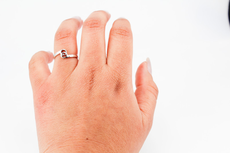 Anillo de oro blanco de 18k. de segunda mano. Joyería de ocasión | ROYALHYSTERIA