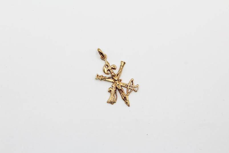 Cruz de oro de 18k. de segunda mano. Joyería de ocasión | ROYALHYSTERIA