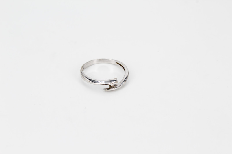Anillo de oro blanco de 18k. de segunda mano. Joyería de ocasión | ROYALHYSTERIA