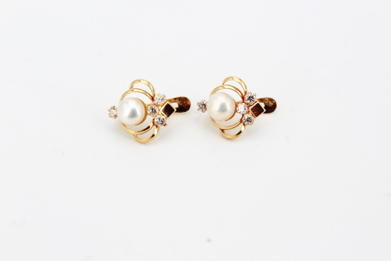 Pendiente de oro de 18k. de segunda mano. Joyería de ocasión | ROYALHYSTERIA