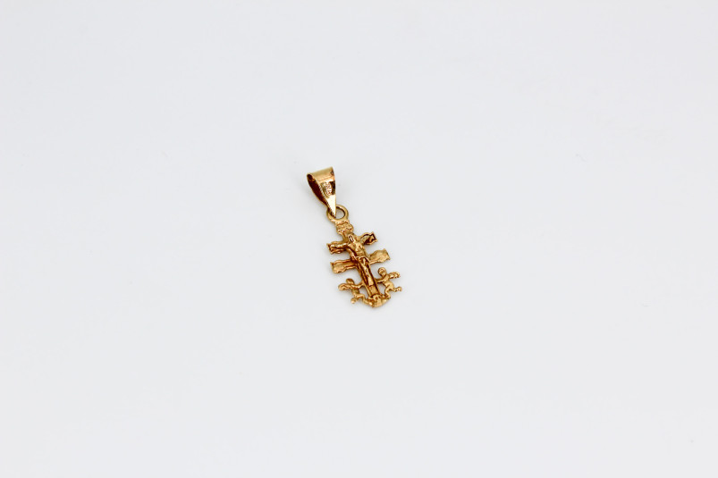 Cruz de oro de 18k. de segunda mano. Joyería de ocasión | ROYALHYSTERIA