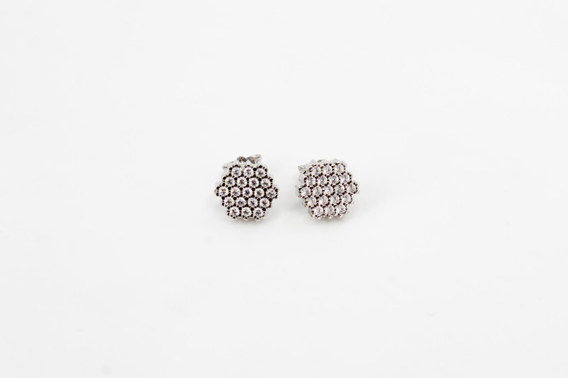 Pendiente de oro blanco de 18k. de segunda mano. Joyería de ocasión | ROYALHYSTERIA