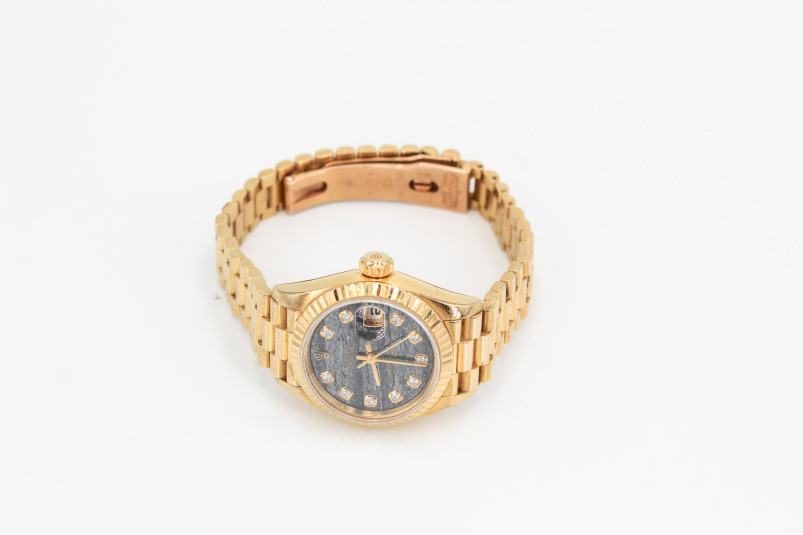 Reloj automático de oro de 18k con diamantes. de segunda mano. Joyería de ocasión | ROYALHYSTERIA
