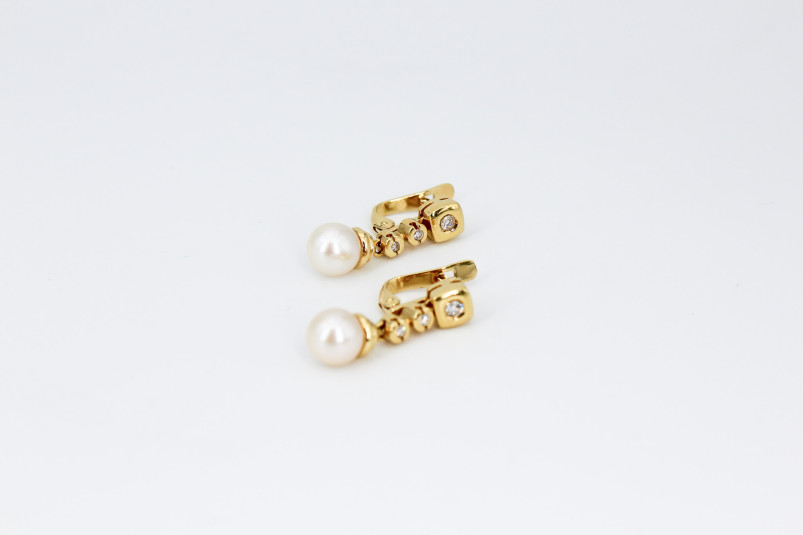 Pendiente de oro de 18k. de segunda mano. Joyería de ocasión | ROYALHYSTERIA