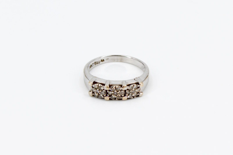 Anillo de oro blanco de 18k. de segunda mano. Joyería de ocasión | ROYALHYSTERIA