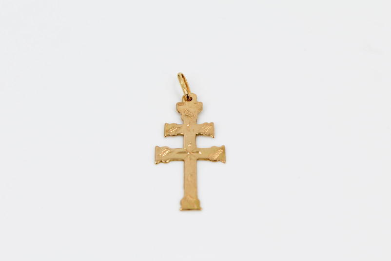 Cruz de oro de 18k. de segunda mano. Joyería de ocasión | ROYALHYSTERIA