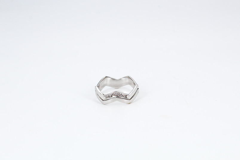 Anillo de oro blanco de 18k. de segunda mano. Joyería de ocasión | ROYALHYSTERIA