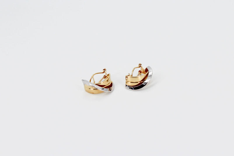 Pendiente de oro combinado de 18k. de segunda mano. Joyería de ocasión | ROYALHYSTERIA