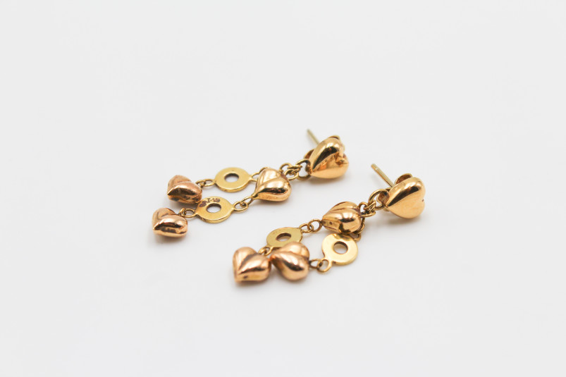 Pendiente de oro de 18k. de segunda mano. Joyería de ocasión | ROYALHYSTERIA