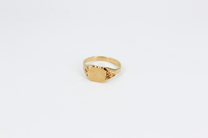 Sello de oro de 18k. de segunda mano. Joyería de ocasión | ROYALHYSTERIA