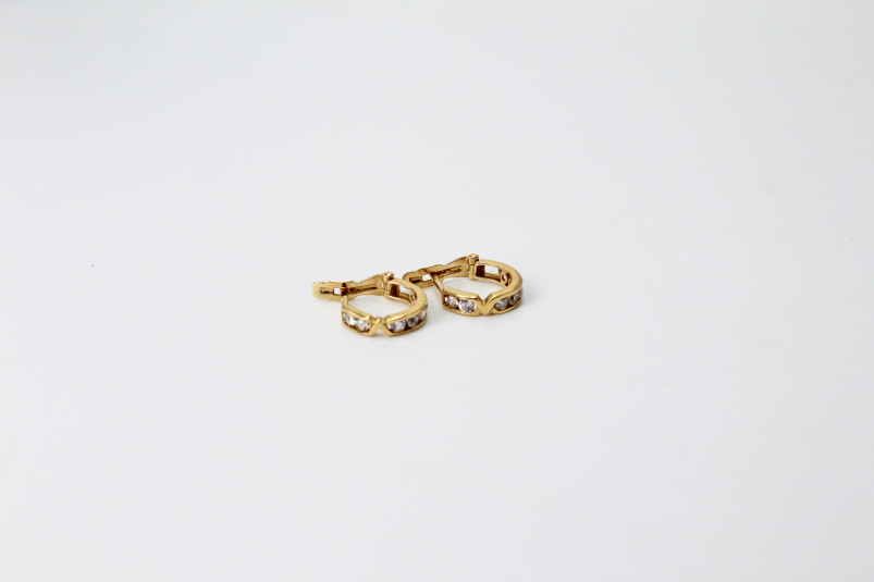 Pendiente de oro de 18k. de segunda mano. Joyería de ocasión | ROYALHYSTERIA