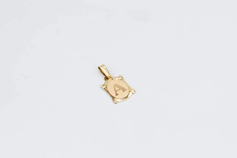Colgante de oro de 18k. de segunda mano. Joyería de ocasión | ROYALHYSTERIA