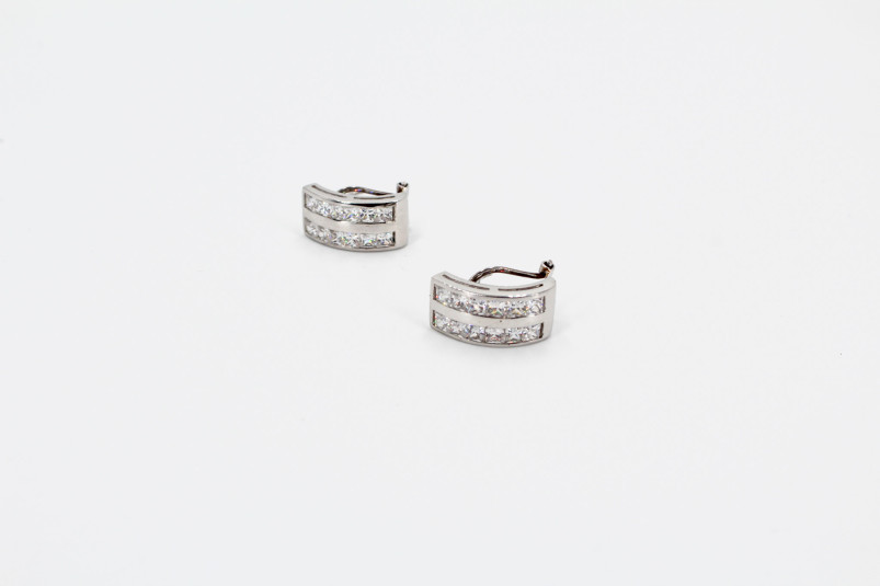 Pendiente de oro blanco de 18k. de segunda mano. Joyería de ocasión | ROYALHYSTERIA