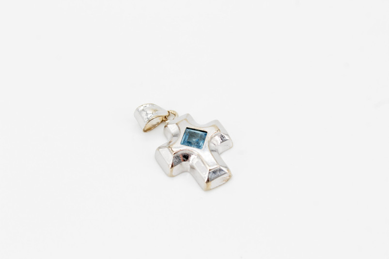 Cruz de oro blanco de 18k. de segunda mano. Joyería de ocasión | ROYALHYSTERIA
