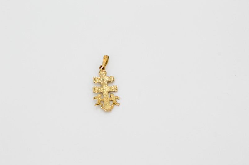 Cruz de oro de 18k. de segunda mano. Joyería de ocasión | ROYALHYSTERIA