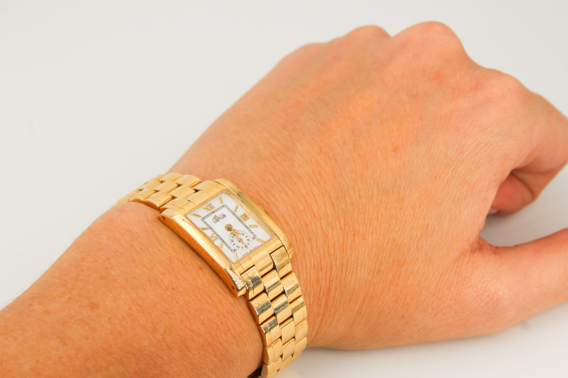 Reloj manual de oro de 18k. de segunda mano. Joyería de ocasión | ROYALHYSTERIA