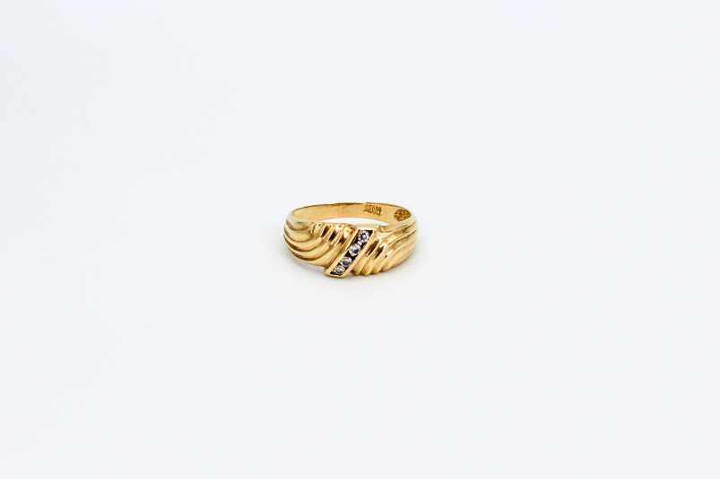 Anillo de oro de 18k. de segunda mano. Joyería de ocasión | ROYALHYSTERIA