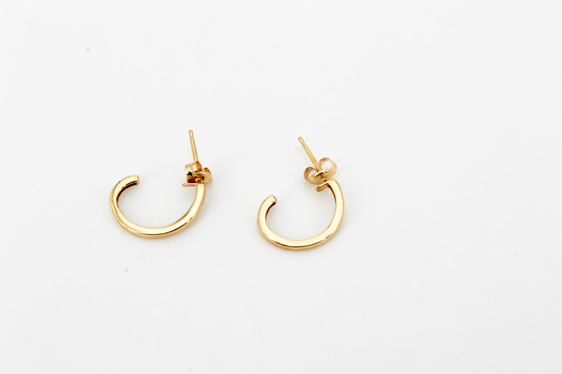 Pendiente de oro de 18k. de segunda mano. Joyería de ocasión | ROYALHYSTERIA