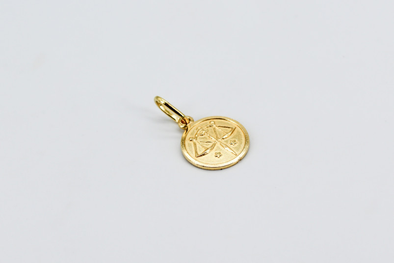 Medalla de oro de 18k. de segunda mano. Joyería de ocasión | ROYALHYSTERIA