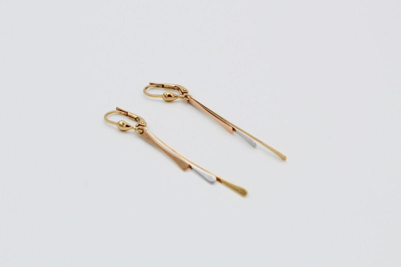 Pendiente de oro combinado de 18k. de segunda mano. Joyería de ocasión | ROYALHYSTERIA