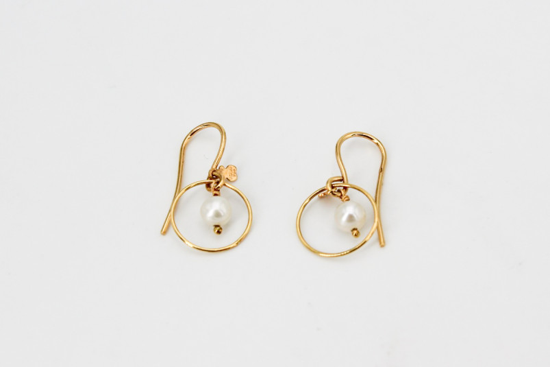 Pendiente de oro de 18k. de segunda mano. Joyería de ocasión | ROYALHYSTERIA