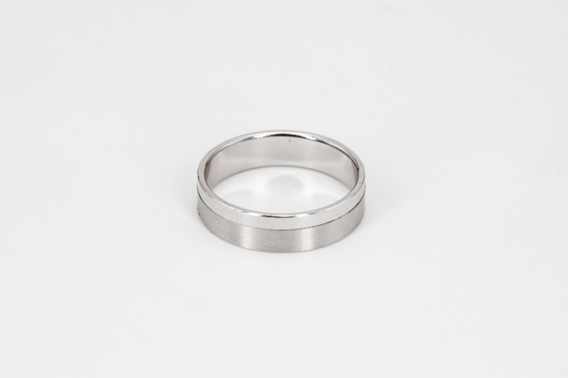 Alianza de oro blanco de 18k. de segunda mano. Joyería de ocasión | ROYALHYSTERIA
