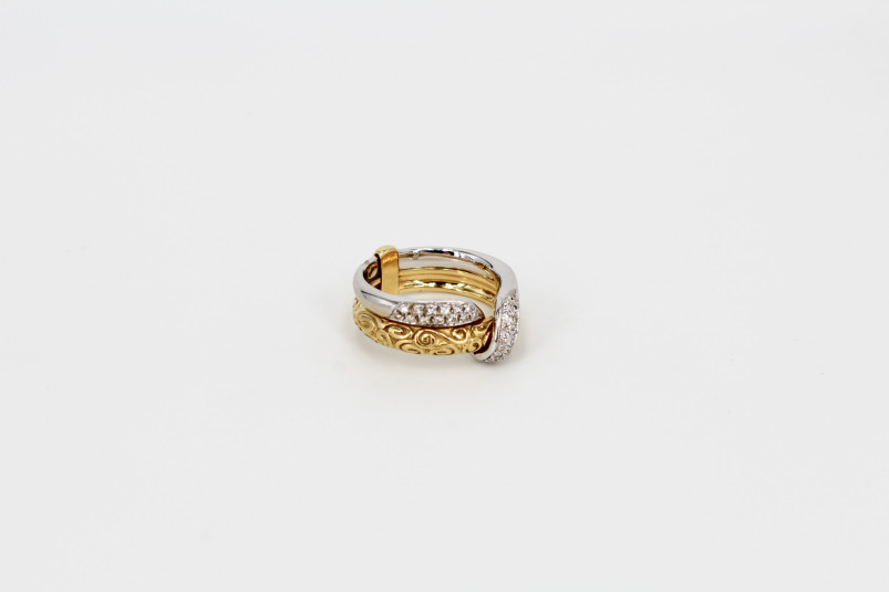 Anillo de oro combinado de 18k con diamantes. de segunda mano. Joyería de ocasión | ROYALHYSTERIA