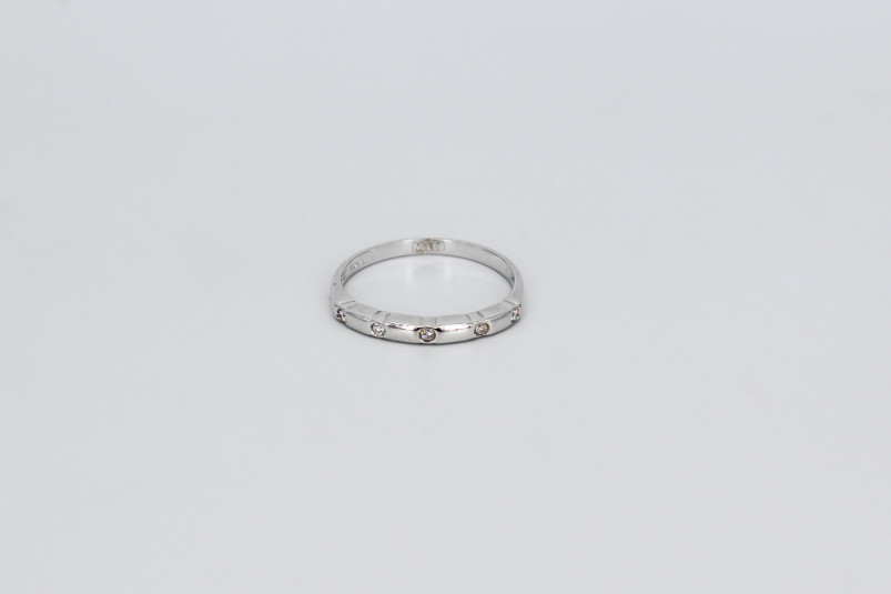 Anillo de oro blanco de 18k. de segunda mano. Joyería de ocasión | ROYALHYSTERIA