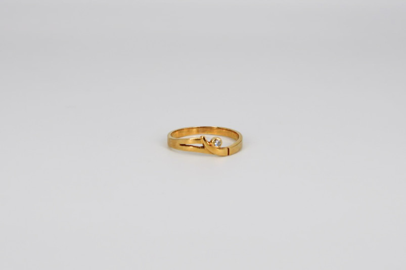 Anillo de oro de 18k. de segunda mano. Joyería de ocasión | ROYALHYSTERIA