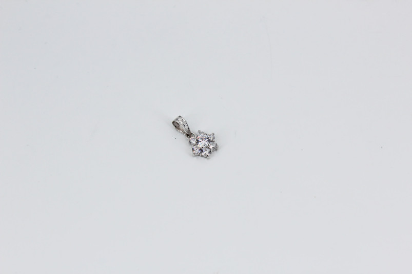 Colgante de oro blanco de 18k. de segunda mano. Joyería de ocasión | ROYALHYSTERIA
