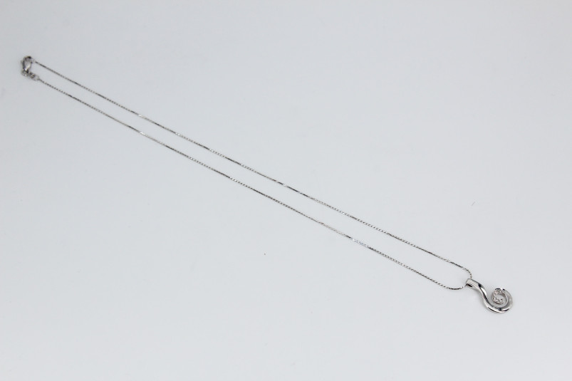 Collar de oro blanco de 18k. de segunda mano. Joyería de ocasión | ROYALHYSTERIA