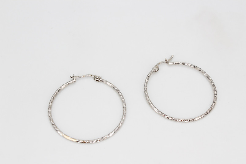 Aro de oro blanco de 18k. de segunda mano. Joyería de ocasión | ROYALHYSTERIA