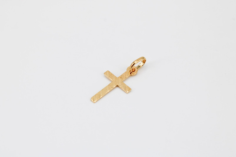 Cruz de oro de 18k. de segunda mano. Joyería de ocasión | ROYALHYSTERIA
