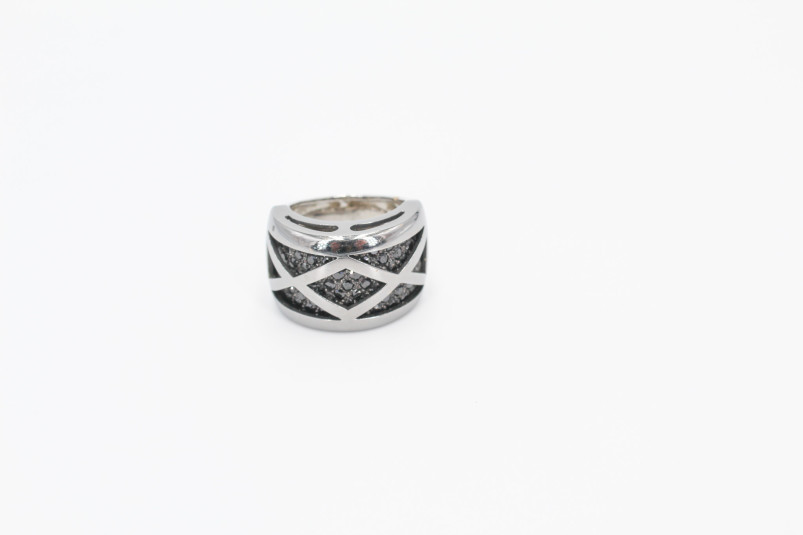 Anillo de oro blanco de 18k con diamantes. de segunda mano. Joyería de ocasión | ROYALHYSTERIA