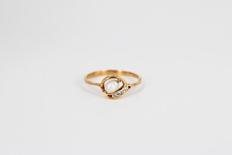 Anillo de oro de 18k. de segunda mano. Joyería de ocasión | ROYALHYSTERIA