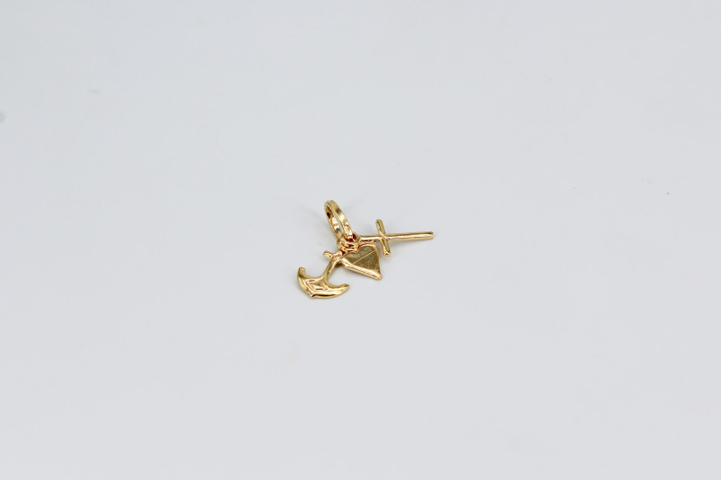 Colgante de oro de 18k. de segunda mano. Joyería de ocasión | ROYALHYSTERIA