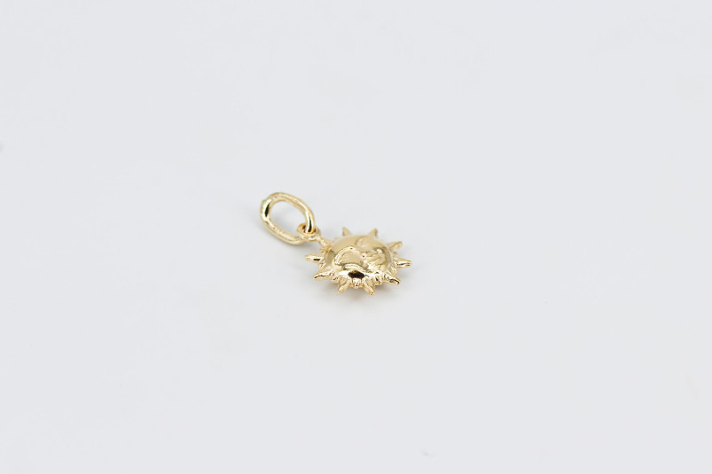 Colgante de oro de 18k. de segunda mano. Joyería de ocasión | ROYALHYSTERIA