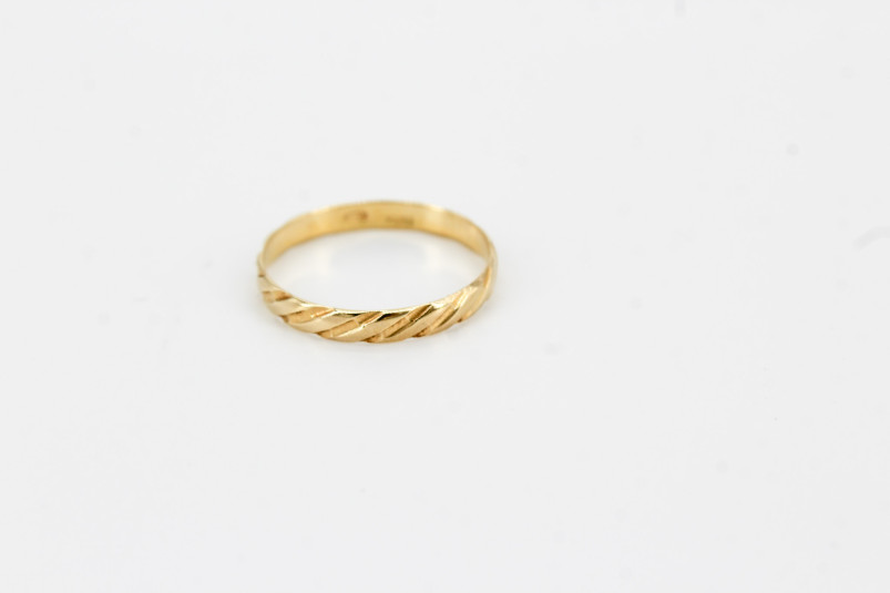 Alianza de oro de 18k. de segunda mano. Joyería de ocasión | ROYALHYSTERIA