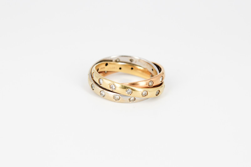 Anillo de oro combinado de 18k con diamantes. de segunda mano. Joyería de ocasión | ROYALHYSTERIA