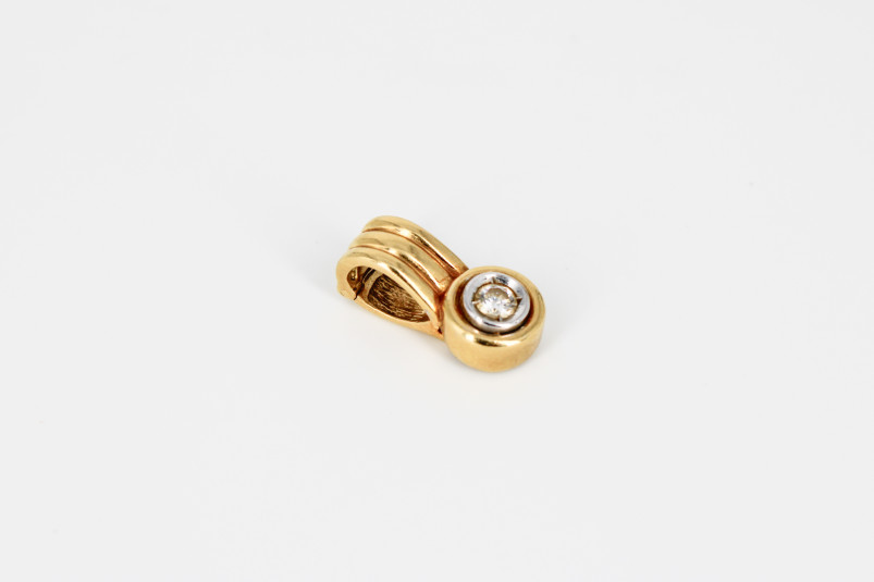 Colgante de oro combinado de 18k con diamantes. de segunda mano. Joyería de ocasión | ROYALHYSTERIA