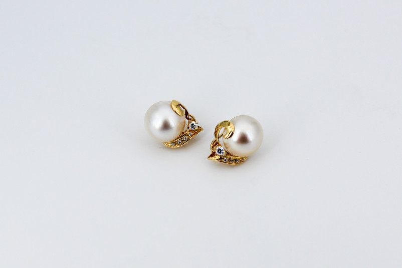 Pendiente de oro de 18k. de segunda mano. Joyería de ocasión | ROYALHYSTERIA