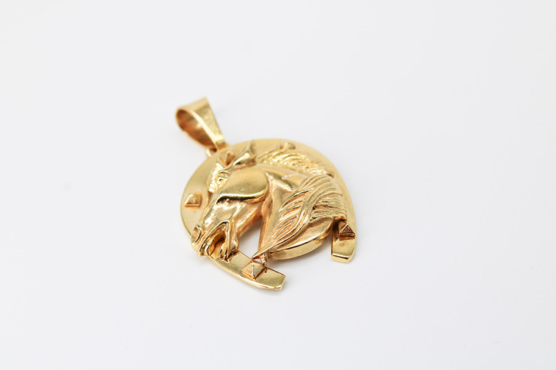 Colgante de oro de 18k. de segunda mano. Joyería de ocasión | ROYALHYSTERIA