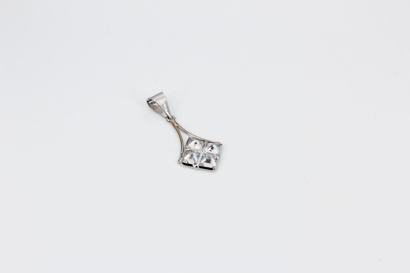 Colgante de oro blanco de 18k. de segunda mano. Joyería de ocasión | ROYALHYSTERIA