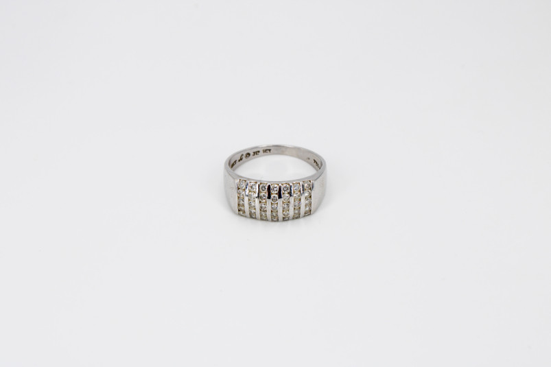 Anillo de oro blanco de 18k. de segunda mano. Joyería de ocasión | ROYALHYSTERIA