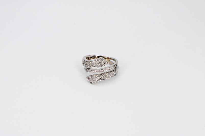 Anillo de oro blanco de 18k. de segunda mano. Joyería de ocasión | ROYALHYSTERIA