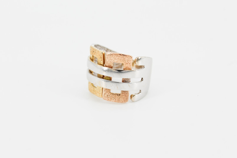 Anillo de oro combinado de 18k. de segunda mano. Joyería de ocasión | ROYALHYSTERIA